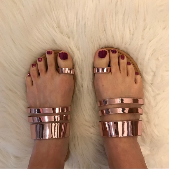 Aphrodite Rose Gold Toe Ring Sandals - Picture 5 of 8